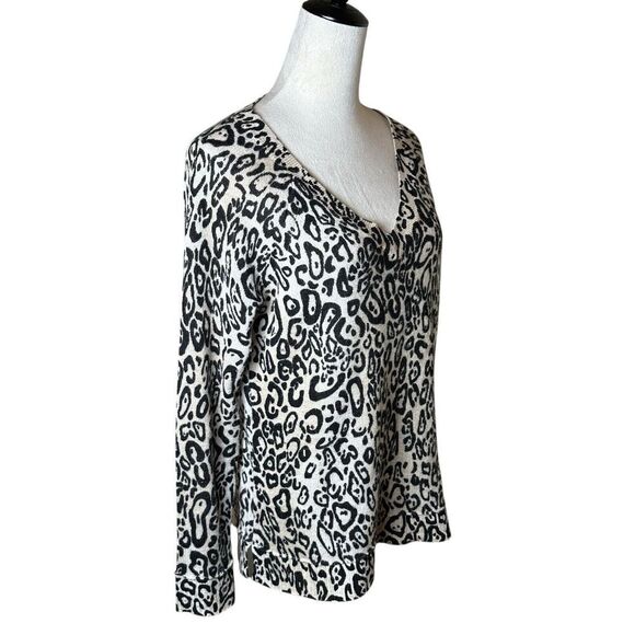White + Warren Cashmere Leopard Print V-neck Knit Sweater Relaxed Small Luxury - Picture 2 of 8